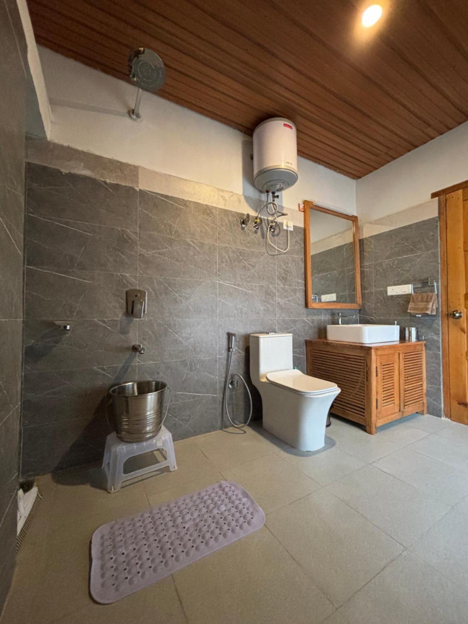 Toshim Homestay Sangla Bagian luar foto